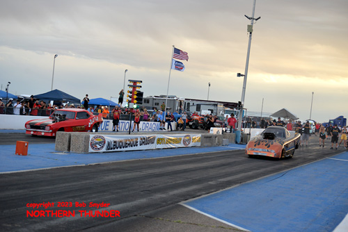 Shayne Lawson - 'Man O' War II' (near lane) vs 
Casey Geeslin - 'The Gambler' (far lane)